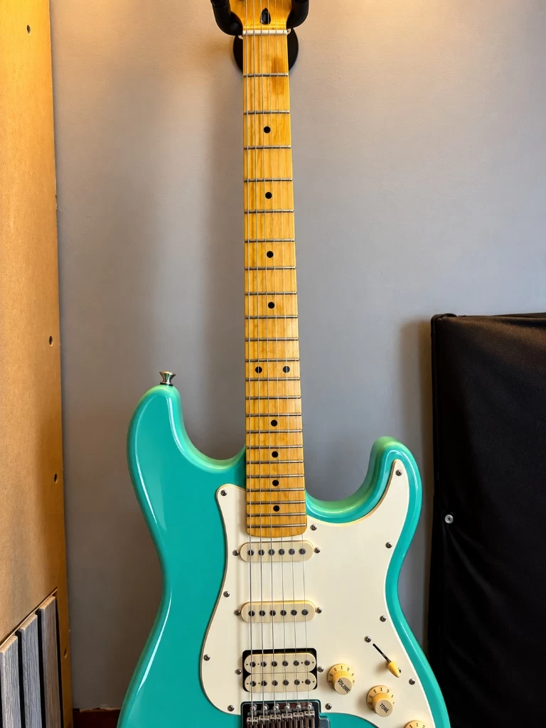 Fırat Cantekin Müzik Kursu Elektro Gitar ve Amfi Stüdyosu