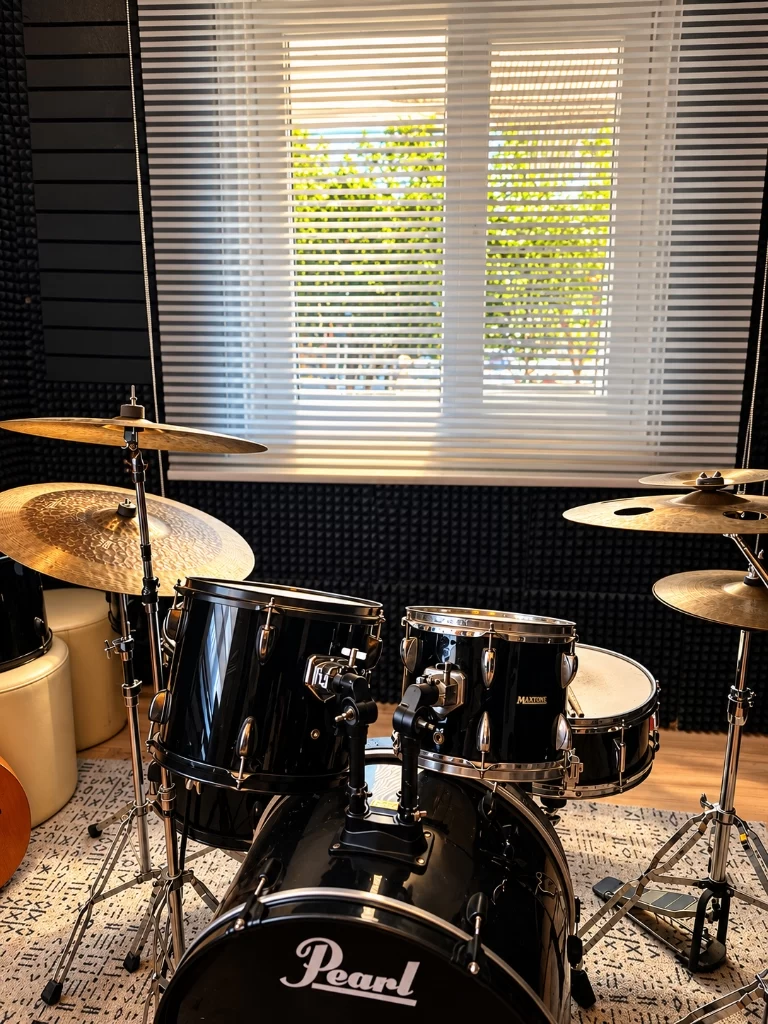 Fırat Cantekin Müzik Kursu Pearl Akustik Bateri ve Davul Stüdyosu